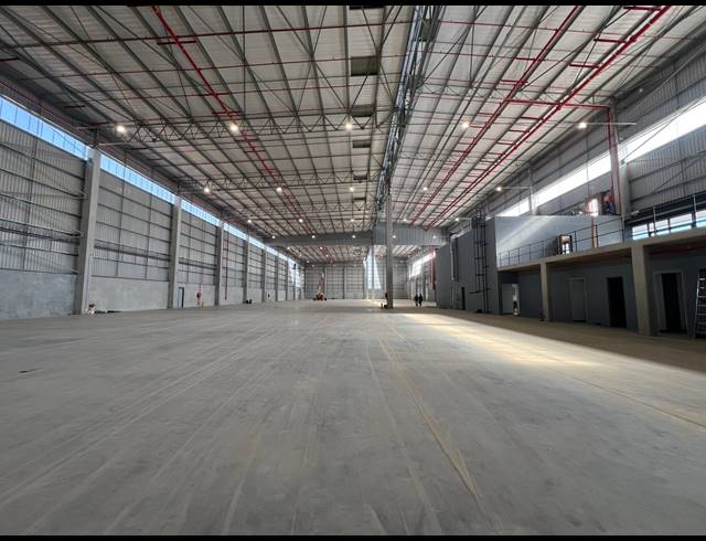 13,000M² WAREHOUSE TO LET IN LOUWLARDIA